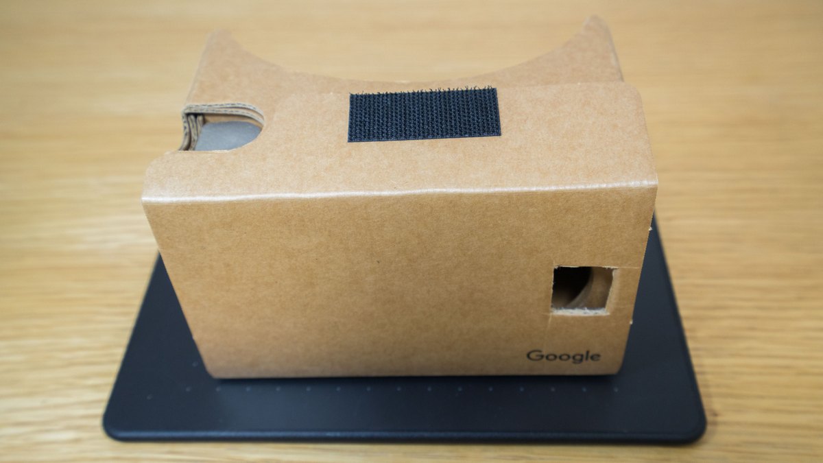 Google's Cardboard (GCC)